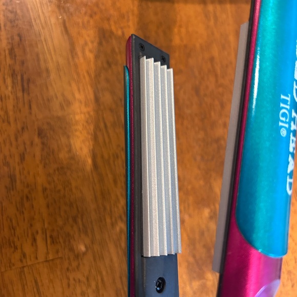 TIGI Blue and Pink Hair Styling Tool - Picture 4 of 4